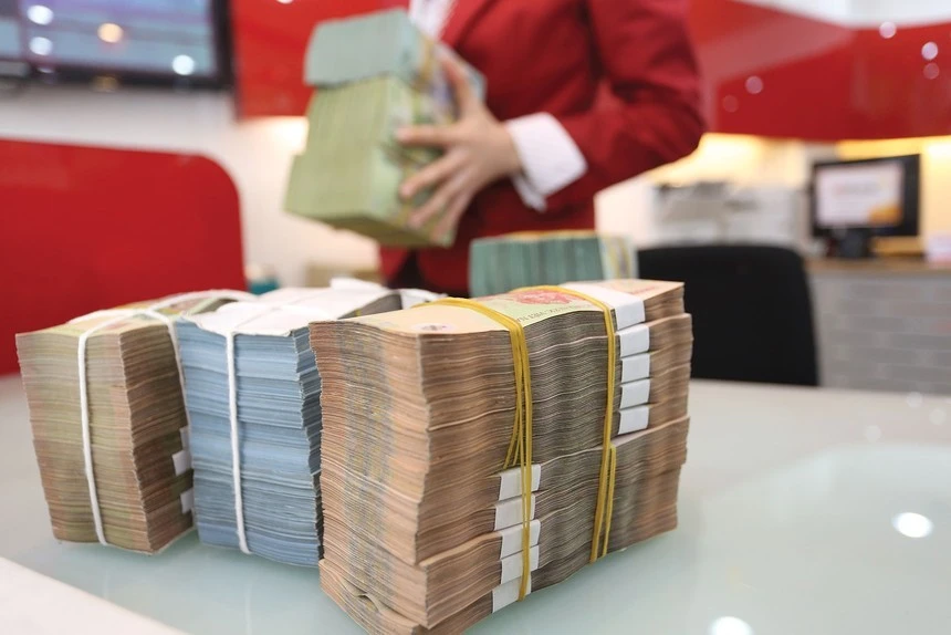 Cần điều chỉnh ngay tiền lương và chế độ đãi ngộ cho công chức: Giải pháp trước lạm phát và giá vàng tăng cao