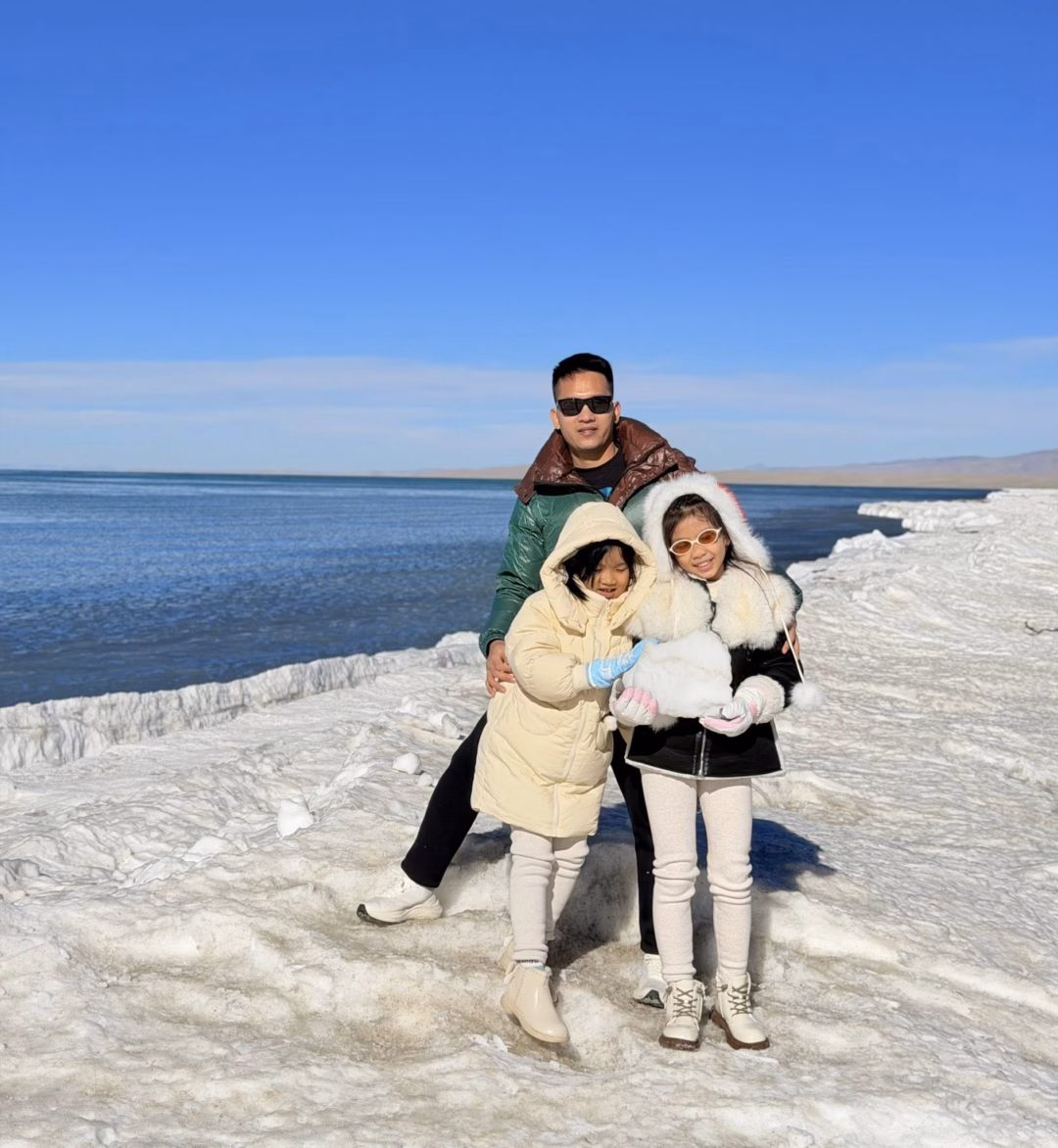 Hồ Thanh Hải phủ đầy tuyết trắng