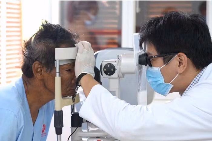 Cảnh báo nguy cơ chấn thương mắt nghiêm trọng khi dùng máy cắt cầm tay và máy cắt cỏ