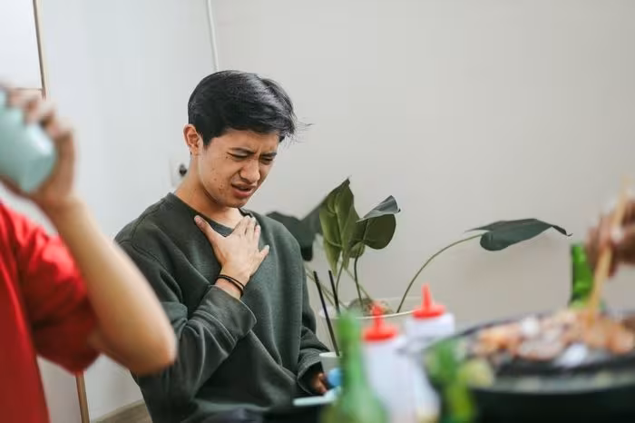 Cảnh báo: Thói quen sau bữa ăn có thể gây phẫu thuật nguy hiểm