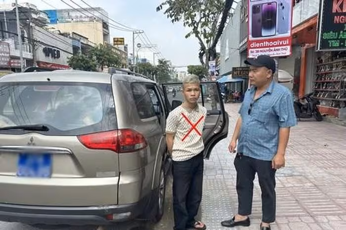 Cảnh sát Nghệ An bắt giữ kẻ cướp iPhone 14 Pro Max sau vụ xâm nhập cửa hàng