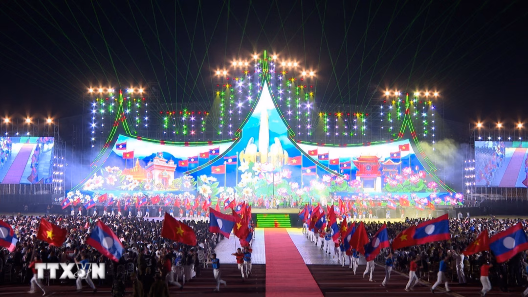 Cảnh tr&igrave;nh diễn c&ocirc;ng nghệ 3D Mapping trong sự kiện Việt-L&agrave;o