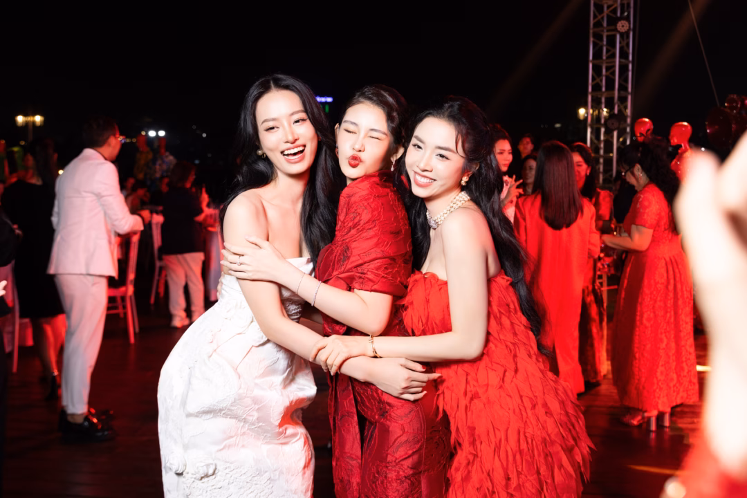 Cặp đ&ocirc;i Cẩm V&acirc;n &ndash; Khắc Triệu trong &aacute;o d&agrave;i năm mới &ndash; 7