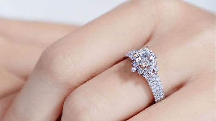 C&aacute;c chất liệu nhẫn cầu h&ocirc;n gi&aacute; cả phải chăng