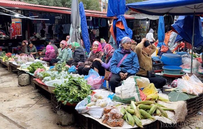 Không gian gặp gỡ và trao đổi văn hóa Chợ Văn Bàn