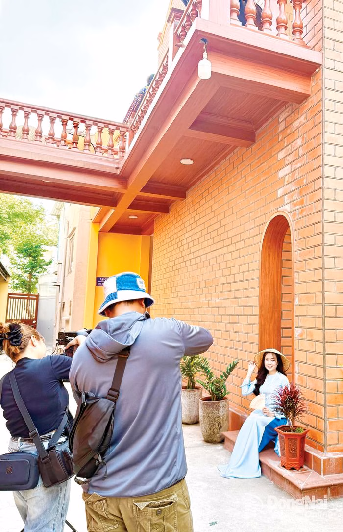 Ch&ugrave;a Ph&uacute;c L&acirc;m &ndash; Điểm chụp &aacute;o d&agrave;i Tết