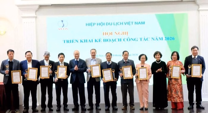 C&ocirc;ng bố v&agrave; trao chứng nhận c&aacute;c sự kiện ti&ecirc;u biểu năm 2025