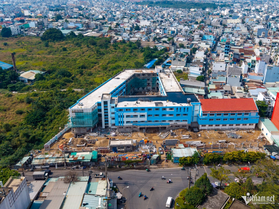 Công trường trường tiểu học Trần Đại Nghĩa Công trường trường tiểu học Trần Đại Nghĩa trên khu đất cũ nghĩa trang