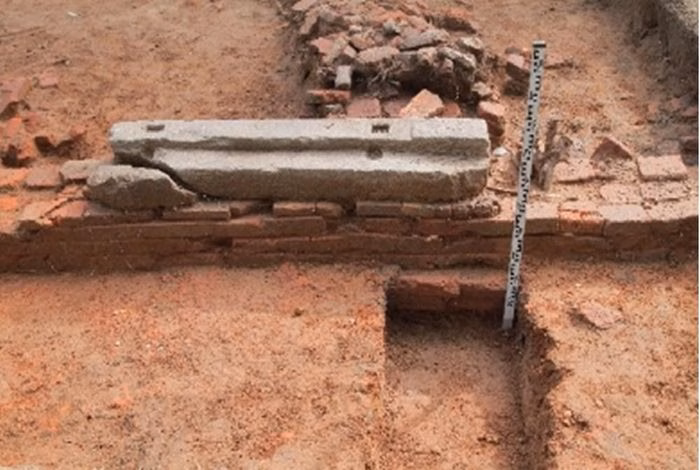 Cửa tại tường bao ph&iacute;a Nam