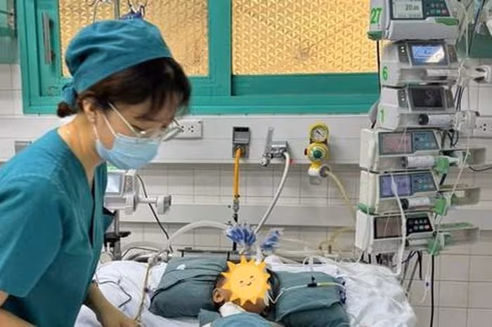 Cứu sống bé 8kg nhiễm Adenovirus bằng ECMO – Câu chuyện kỳ diệu
