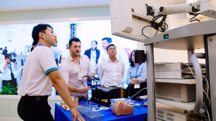 Bệnh viện Từ Dũ mang chuẩn nội soi phụ khoa châu Âu tới Việt Nam – Đột phá y học nội địa