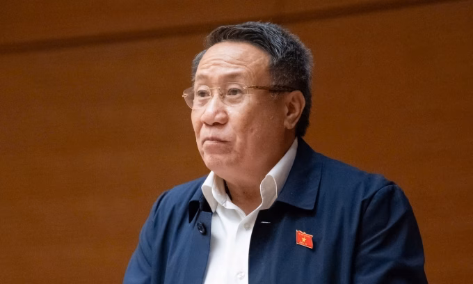 Đại biểu H&agrave; Sỹ Đồng ph&aacute;t biểu tại phi&ecirc;n thảo luận