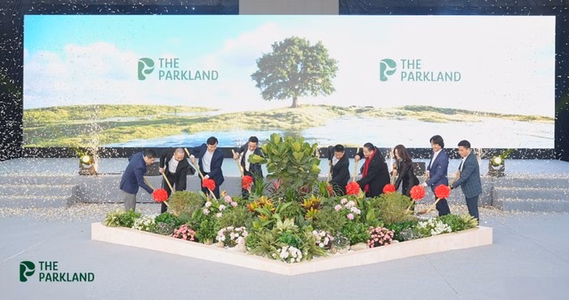 Đại diện MIK Group v&agrave; nh&agrave; thầu tại lễ động thổ The Parkland