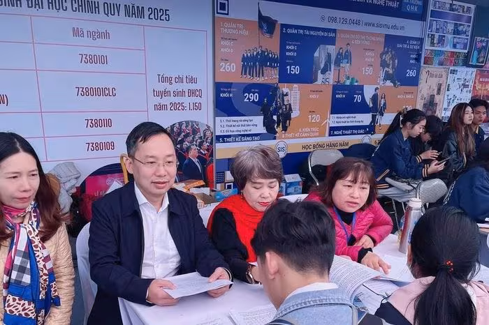 Đại học Khoa học Tự nhiên – ĐHQG Hà Nội cập nhật 26 tổ hợp xét tuyển 2026, bỏ 11 tổ hợp