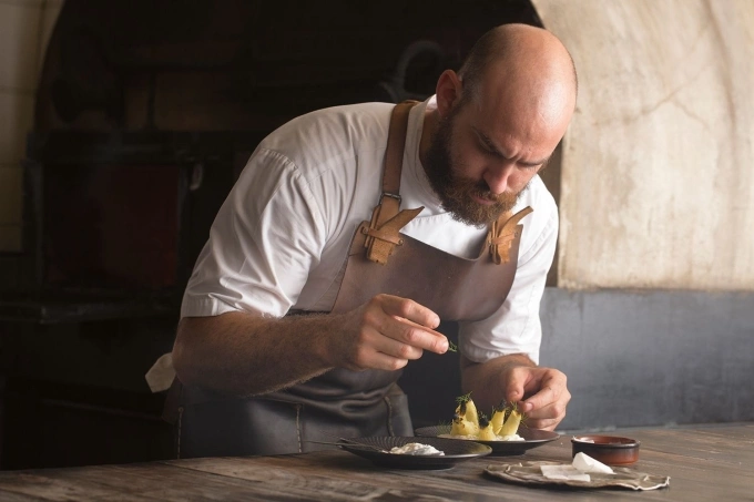 Đầu bếp Australia Dave Pynt v&agrave; nh&agrave; h&agrave;ng Burnt Ends