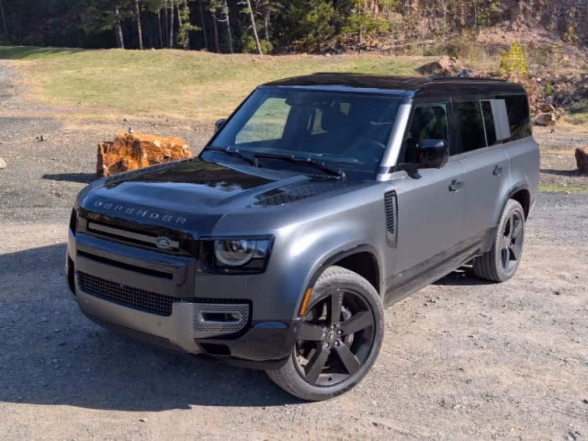 Defender 130 V8 2026: Sức mạnh khổng lồ hay chỉ là sự khoe khoang?