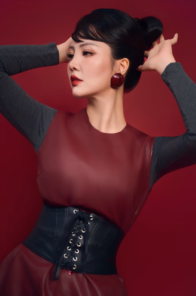 Đội ngũ nhiếp ảnh v&agrave; trang điểm chuy&ecirc;n nghiệp hỗ trợ Thụy V&acirc;n