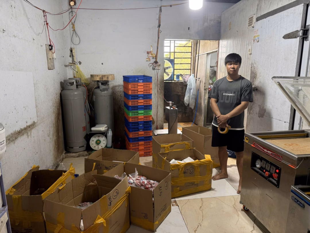 Nguyễn Văn Phong &ndash; đối tượng sản xuất h&agrave;ng giả thực phẩm