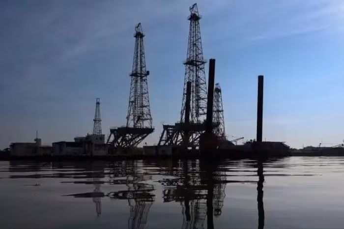 Giá Dầu Tăng Khi Lo Ngại Gián Đoạn Nguồn Cung Từ Venezuela & Iran