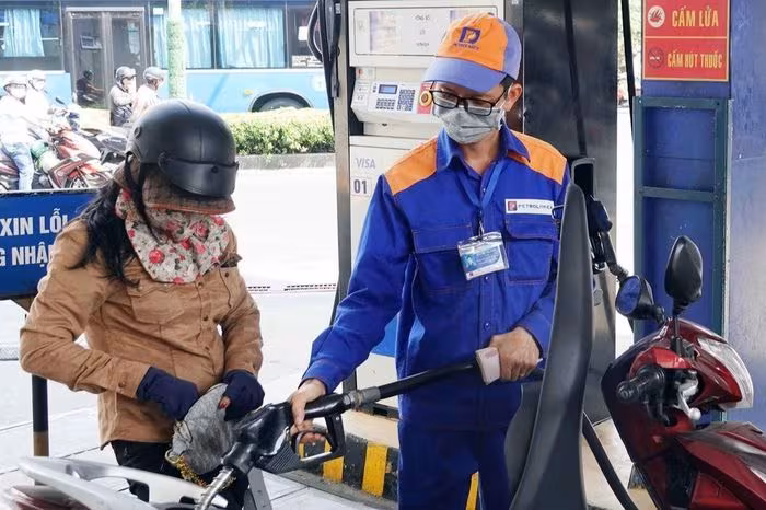 Giá xăng dầu hôm nay 16/1: Thị trường ổn định, giá trong nước tăng nhẹ