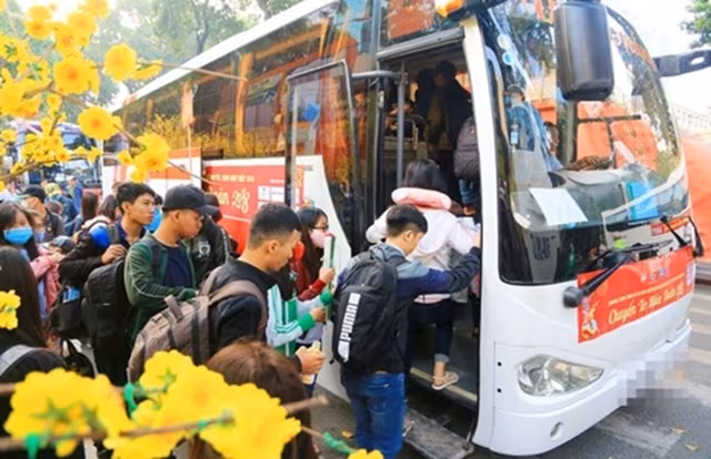 Giải pháp ngăn tăng giá vé Tết: Sở Xây dựng TP.HCM & kênh 1022