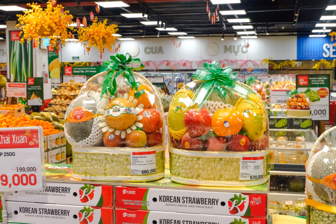 Giỏ qu&agrave; &ldquo;xanh&rdquo; với tr&aacute;i c&acirc;y v&agrave; rau củ nhập khẩu