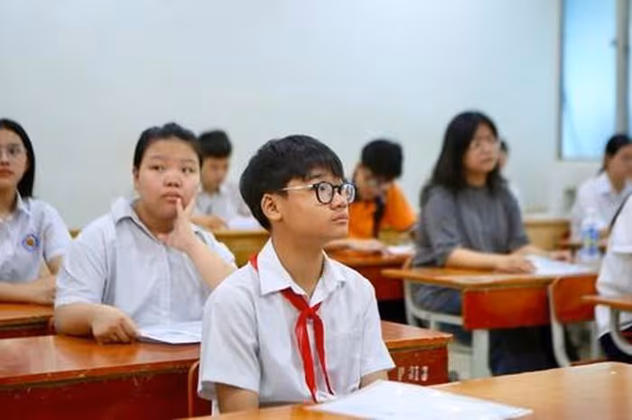 Hà Nội chờ công bố môn thi thứ ba lớp 10 2026-2027: Áp lực học sinh và phụ huynh tăng cao