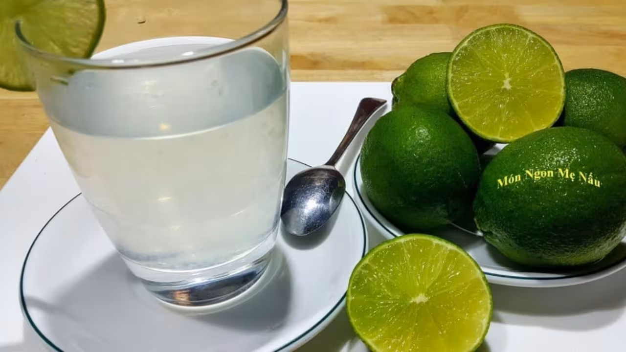 Hai khung giờ vàng để uống nước chanh ấm: Thải độc & giảm cân nhanh