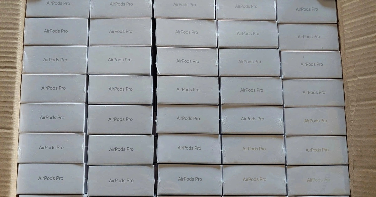 Hải quan thu giữ 1.000 AirPods và 9,4 triệu thuốc lá giả, 5,3 tỷ