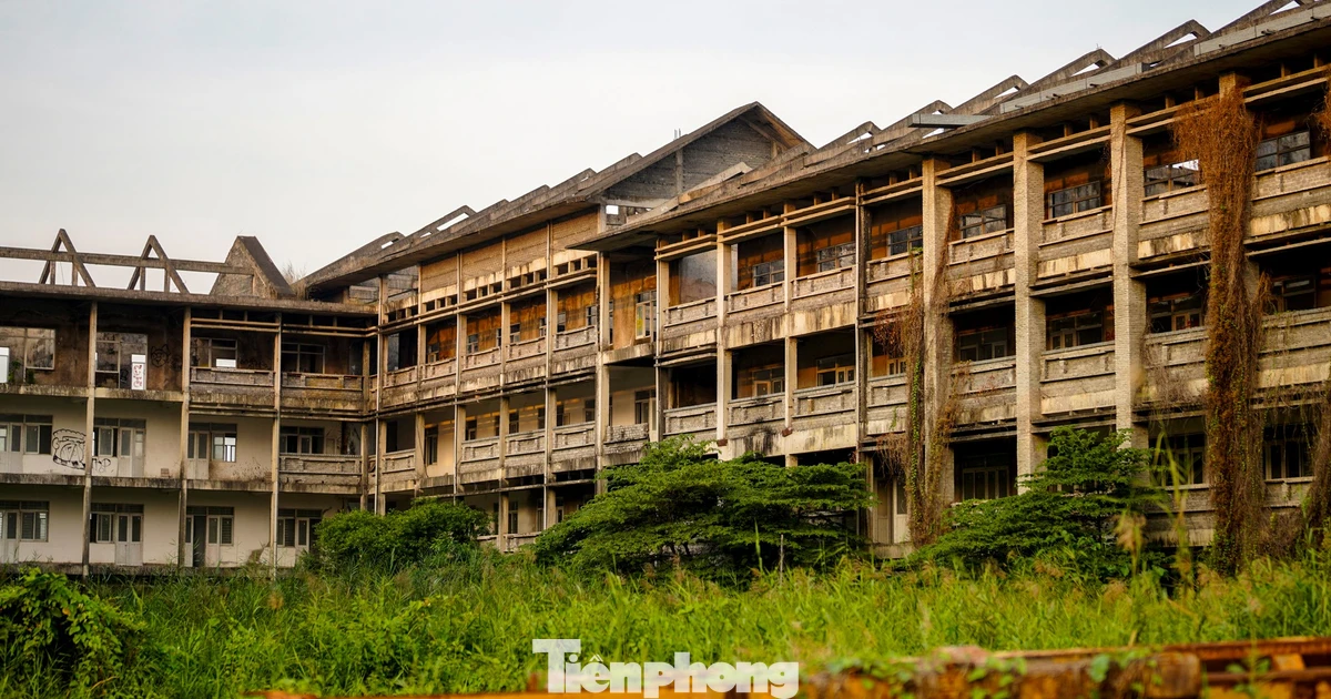 Hiệp Bình Phước: 8 năm trường THCS hoang tàn, thiếu 242 phòng học