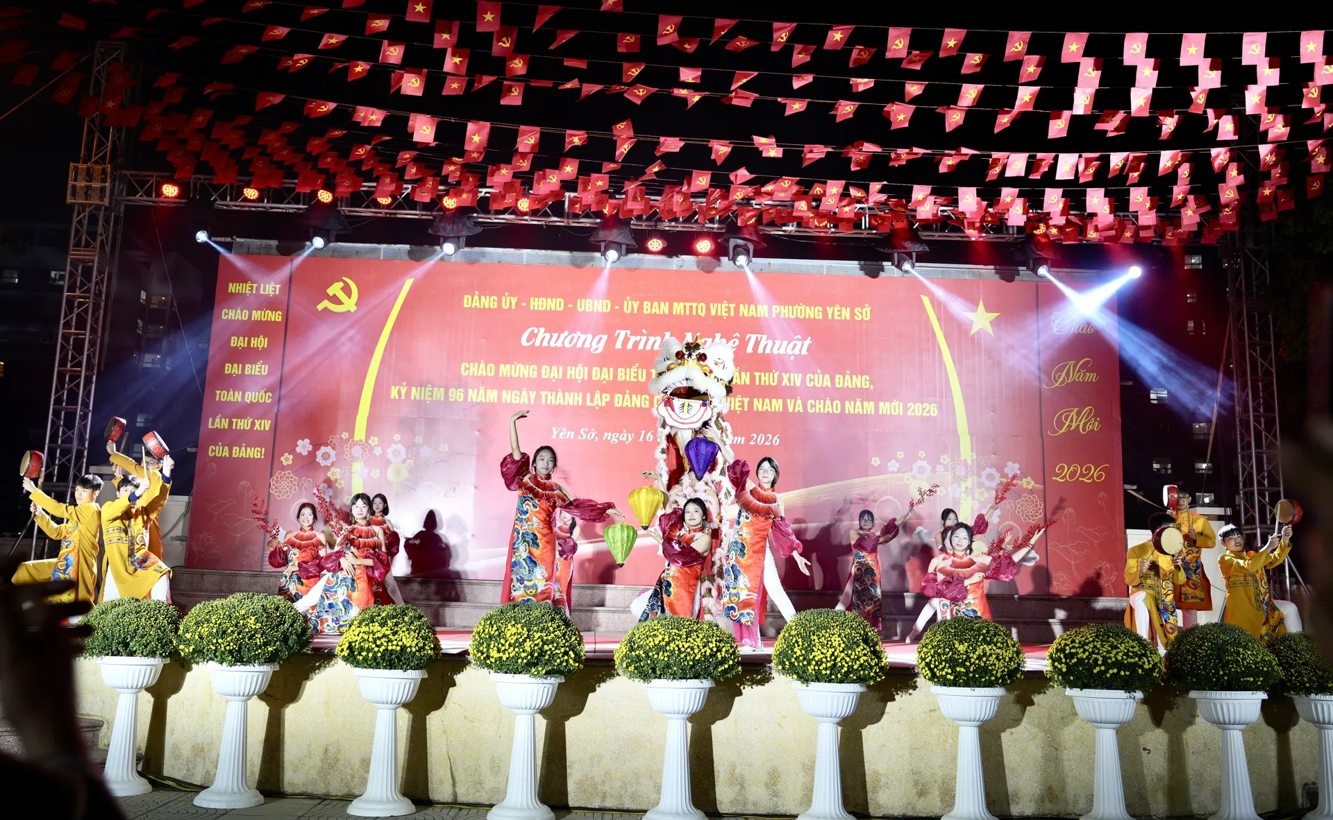 Học sinh Trường THCS Chu Văn An biểu diễn &ldquo;Ng&agrave;y xu&acirc;n long phụng sum vầy&rdquo;