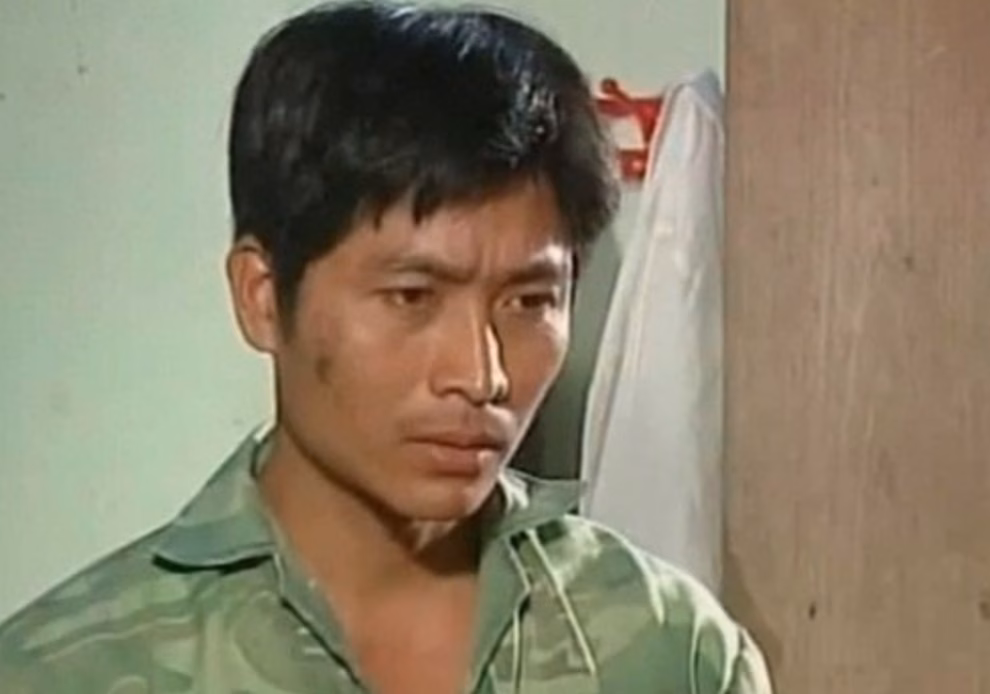 Quốc Tuấn trong phim Người thổi t&uacute; v&agrave; h&agrave;ng tổng