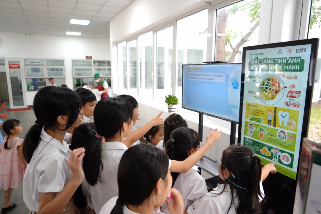 Học sinh khám phá giá trị dinh dưỡng của rau củ trong bữa trưa Học sinh khám phá giá trị dinh dưỡng của rau củ trong bữa trưa