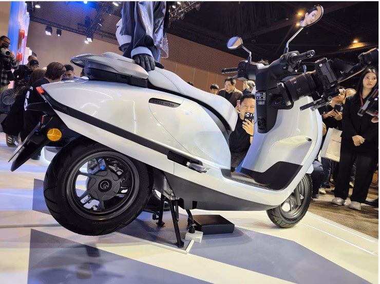 Honda UC3 dashboard with 5-inch TFT display