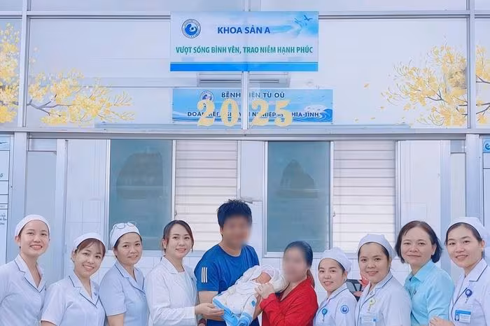 Kỳ tích kéo dài thai kỳ 8 tuần trong song thai: Cứu sống bé gái
