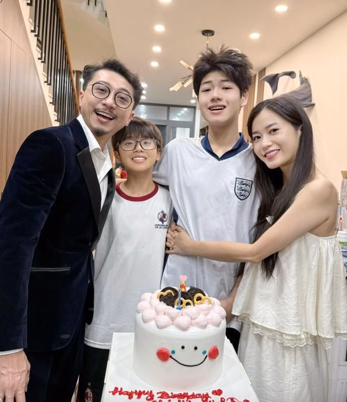 L&acirc;m Vỹ Dạ x&uacute;c động nhớ lại lời n&oacute;i dối khi đưa con đi học