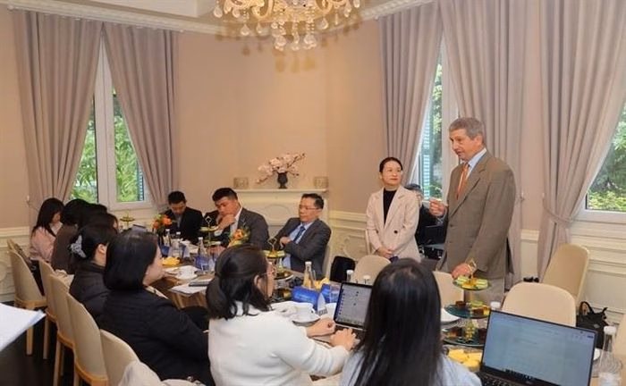 Lãnh đạo doanh nghiệp Việt Nam Lãnh đạo doanh nghiệp Việt Nam