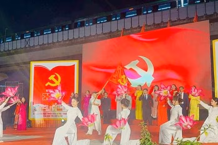 Liên hoan Nghệ thuật Quần chúng Phường Ô Chợ Dừa chào mừng Đại hội XIV Đảng