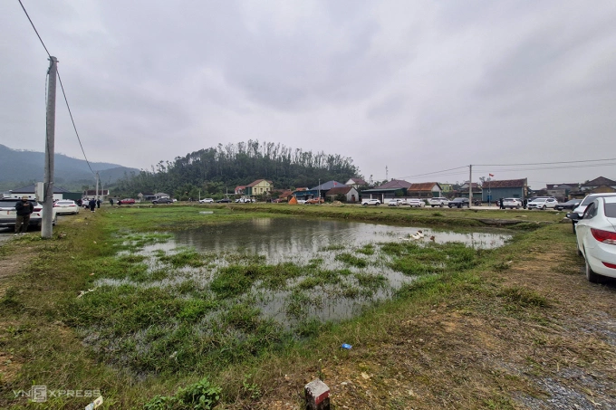 L&ocirc; đất m&agrave; b&agrave; Thảo mua với gi&aacute; 2,8 tỷ đồng, sau đ&oacute; bị chủ bẻ cọc khi c&oacute; kh&aacute;ch trả gi&aacute; hơn 600 triệu đồng. Ảnh: Đức H&ugrave;ng