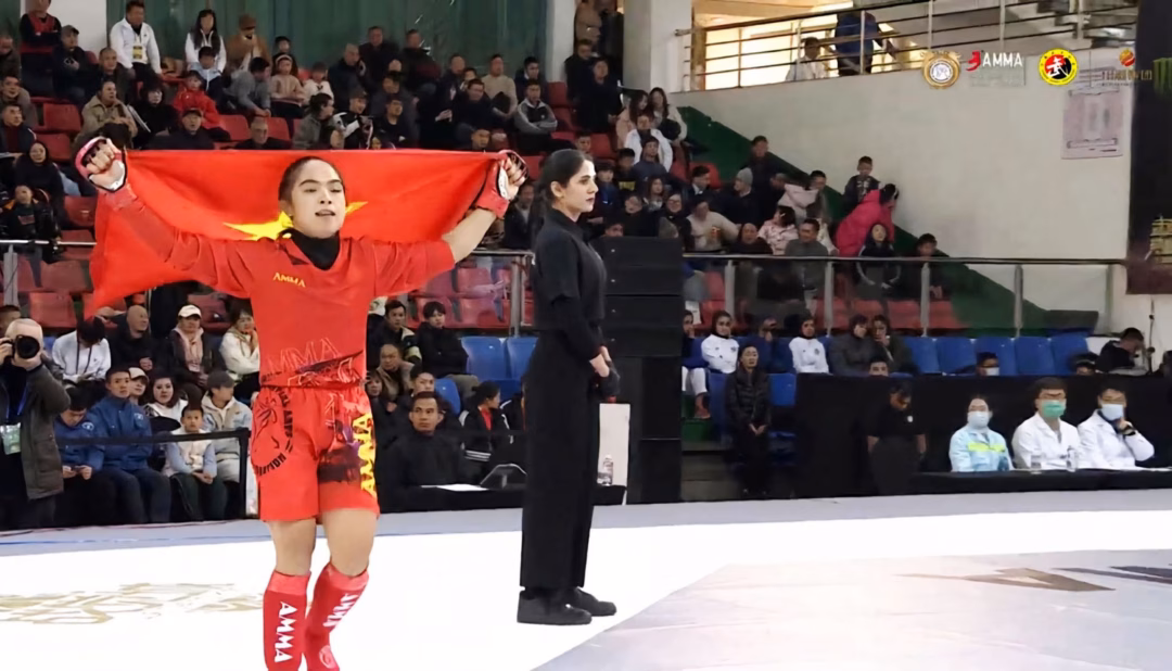 L&ograve; Thị Phung sau trận thắng HCV MMA ch&acirc;u &Aacute;