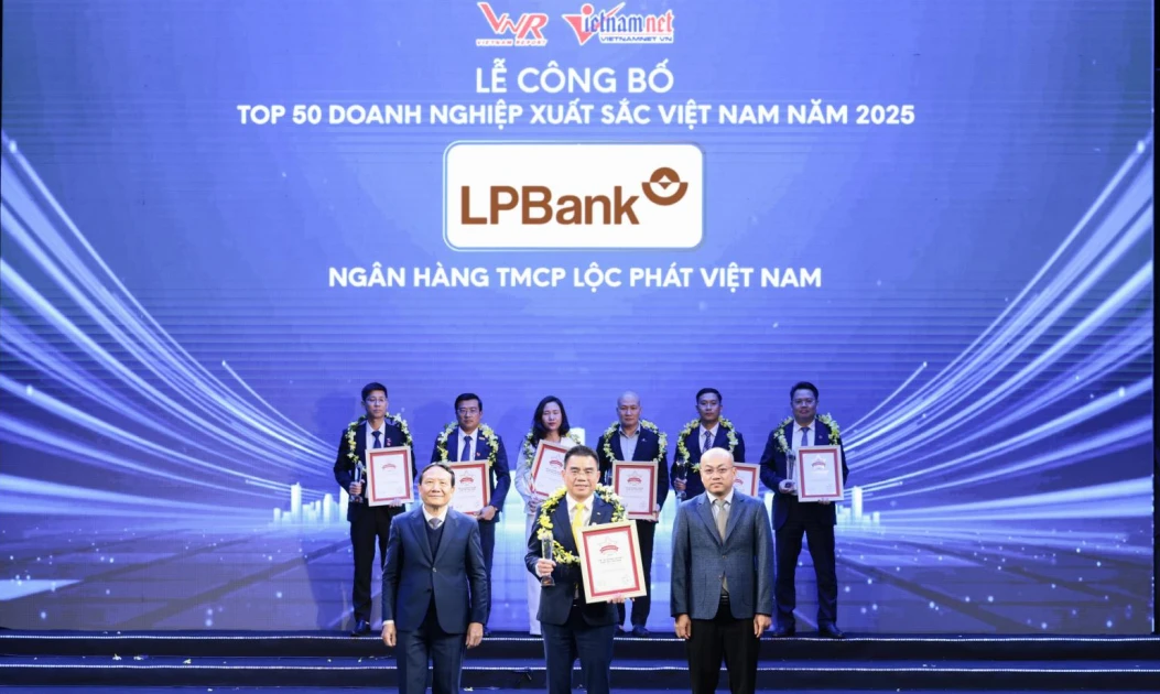 LPBank lọt Top 17 Top 50 Doanh Nghiệp 2025 – Đột phá tài chính