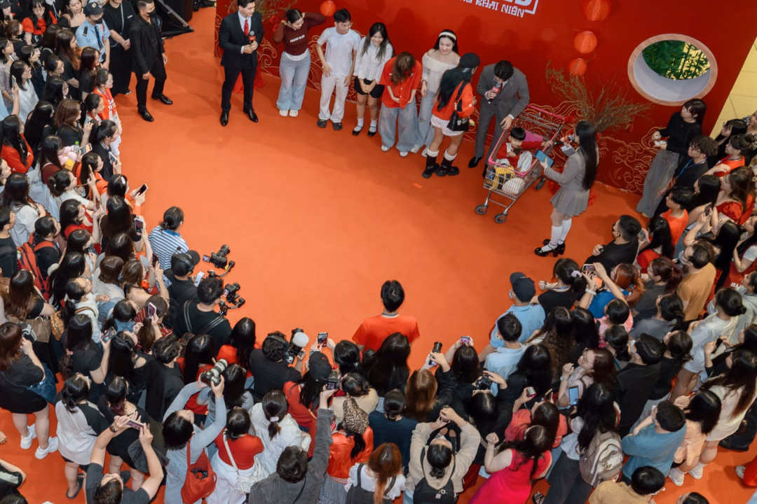 Ma Ran Đ&ocirc; v&agrave; Trần Ngọc V&agrave;ng trong buổi tr&igrave;nh diễn thời trang - h&igrave;nh 2