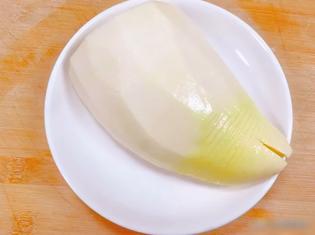 Măng m&ugrave;a đ&ocirc;ng gi&ograve;n ngọt &ndash; v&agrave;ng ch&ocirc;n trong đất