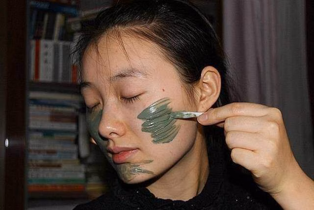 Mặt nạ tỏi v&agrave; bột đậu xanh cho da sạch s&acirc;u