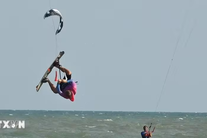 Mùa cao điểm lướt ván diều Mũi Né: Điểm đến hấp dẫn du khách quốc tế