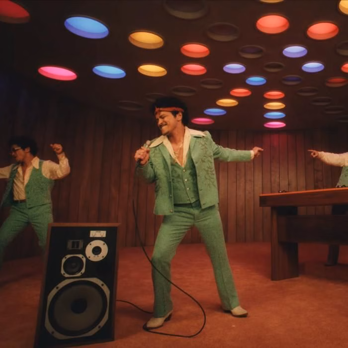 Cảnh quay MV Bruno Mars &ndash; I Just Might