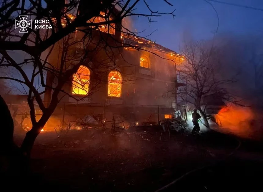 Nga tấn công Kiev quy mô lớn trước đỉnh cao gặp Trump – Zelensky chuẩn bị thảo luận hòa bình