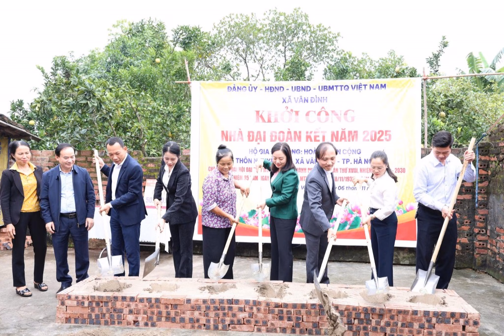 Ngôi nhà “Đại đoàn kết” tại xã Vân Đình – biểu tượng của tình người Ngôi nhà “Đại đoàn kết” tại xã Vân Đình – biểu tượng của tình người