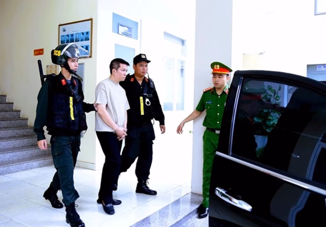 Nguyễn Quốc Vũ bị bắt tạm giam v&igrave; bu&ocirc;n b&aacute;n kem chống nắng giả