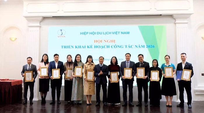 Nhận chứng nhận doanh nghiệp đạt nh&atilde;n Du lịch Xanh VITA GREEN